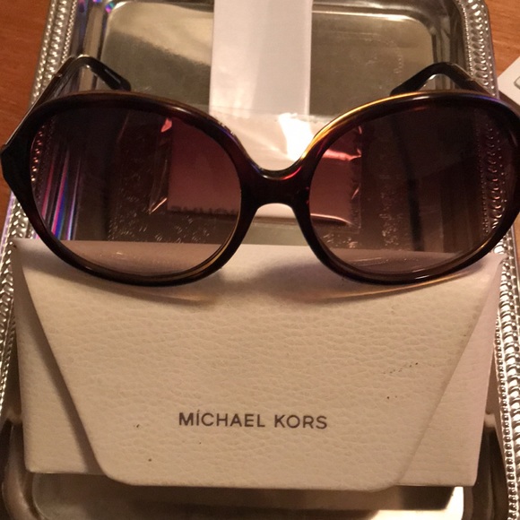 MICHAEL KORS SUNGLASSES - Picture 8 of 8